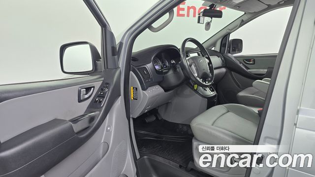 2018 Hyundai Starex Van 5-Seater, photograph 8