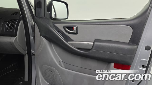 2018 Hyundai Starex Van 5-Seater, photograph 6