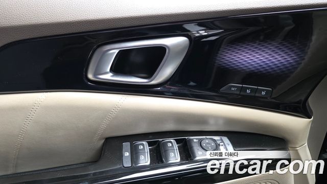 Kia Canival Gasoline 9-Seater Hi-Limousine — photo 1 of 32