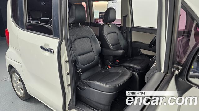 Kia RAY Luxury — photo 1 of 20