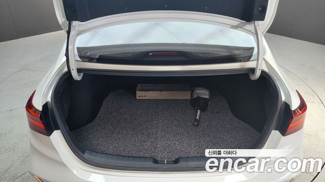 Kia K3 1.6 — photo 1 of 30