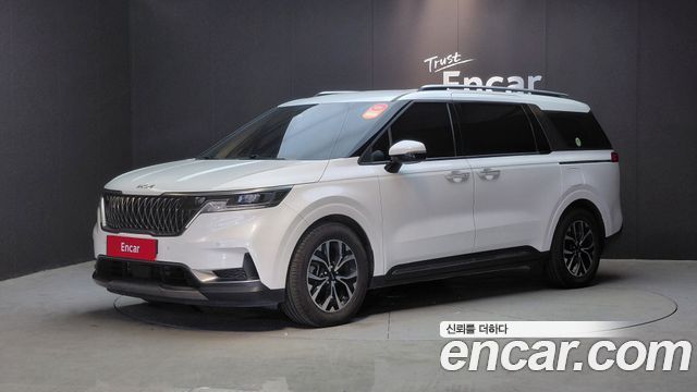 Kia Canival Diesel 9-Seater Signature — photo 1 of 30