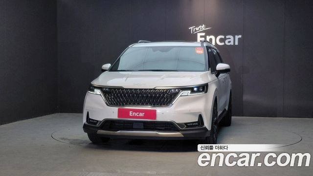 Kia Canival Gasoline 9-Seater Signature — photo 1 of 30