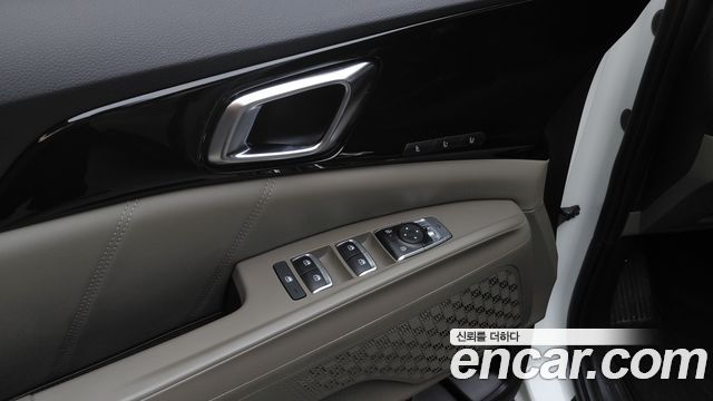 Kia Canival HEV 9seater Signature — photo 1 of 31
