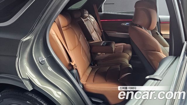 Genesis GV70 2.5T Gasoline AWD — photo 1 of 31