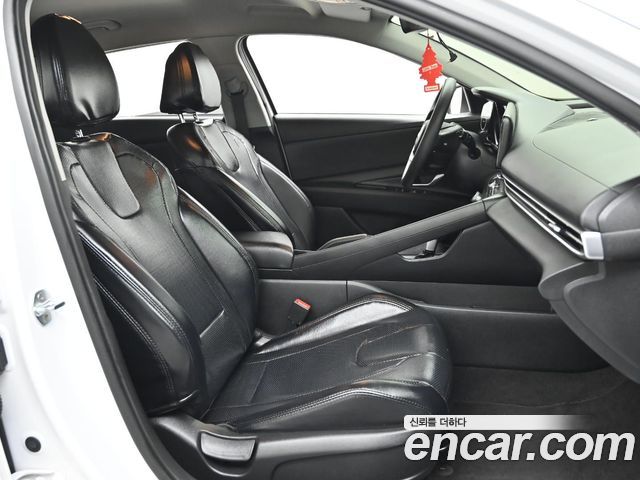 Hyundai AVANTE 1.6 — photo 1 of 20