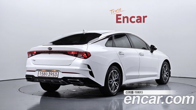 Kia K5 2.0 — photo 1 of 32