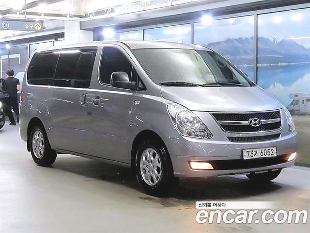 Hyundai Starex 12-Seater Wagon — photo 1 of 17