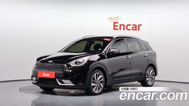 Kia Niro Prestige — photo 1 of 32