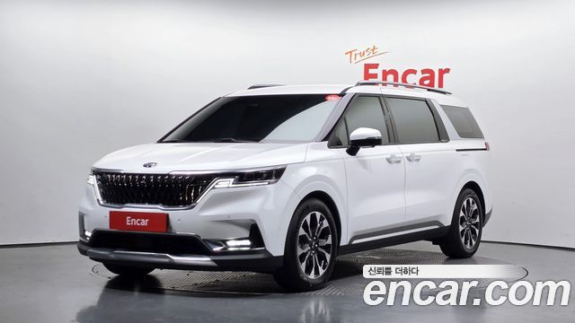 Kia Canival Diesel 9-Seater Signature — photo 1 of 20