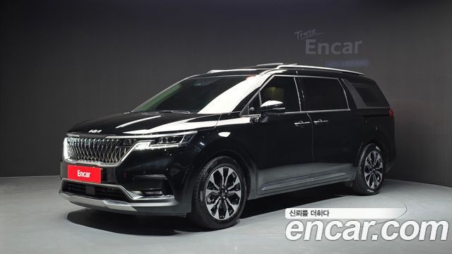 Kia Canival Gasoline 9-Seater Signature — photo 1 of 20
