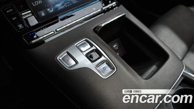 Hyundai Grandeur 2.5 — photo 1 of 35