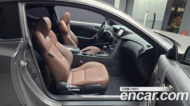 Hyundai Genesis 200 Turbo D — photo 1 of 33