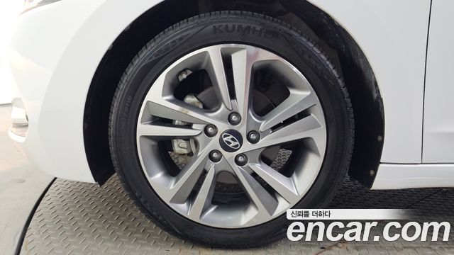 Hyundai AVANTE 1.6 GDI Value Plus — photo 1 of 20