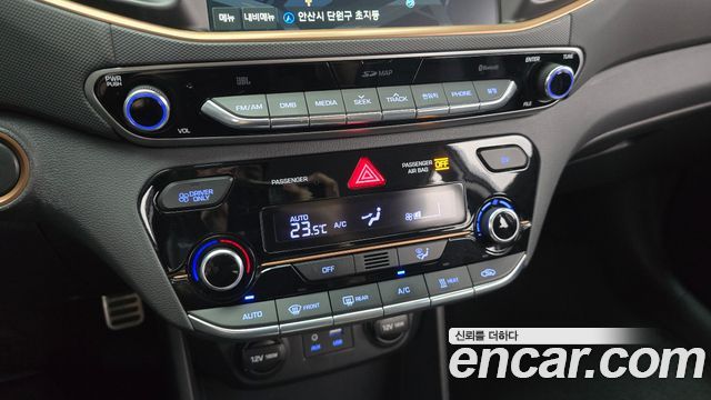 Hyundai Ioniq Q — photo 1 of 31