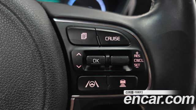 Kia Niro Prestige — photo 1 of 30