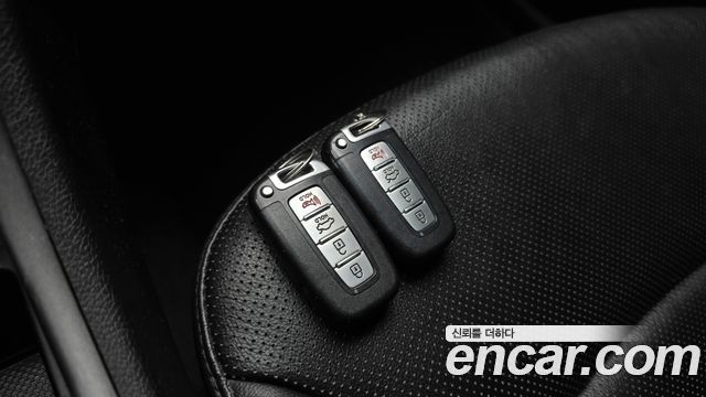 2013 Hyundai Sonata CVVL Smart, photograph 2