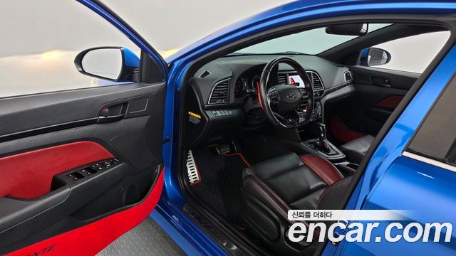Hyundai AVANTE 1.6 Turbo Sport — photo 1 of 32