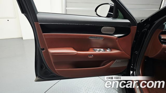 Genesis G90 Gasoline 3.5 Turbo AWD — photo 1 of 33