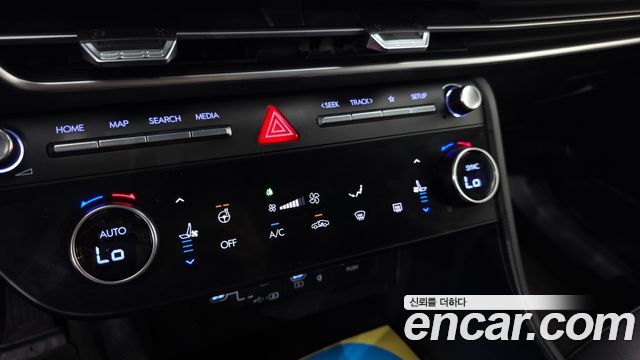 Hyundai Sonata 2.0 — photo 1 of 32