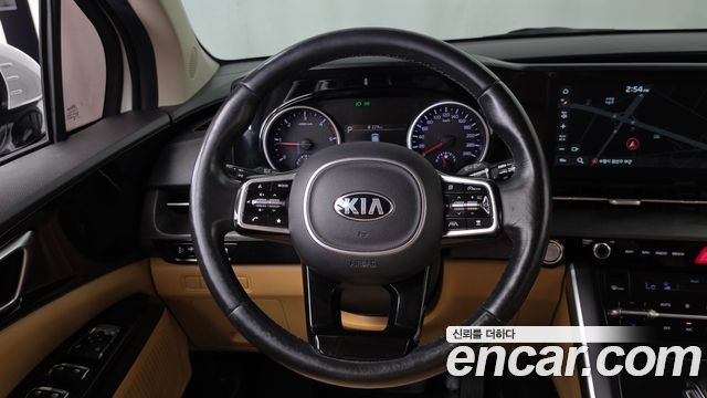 Kia Canival Diesel 9-Seater Prestige — photo 1 of 33