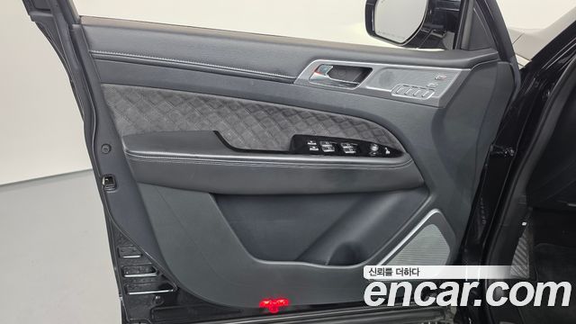 KG_Mobility_Ssangyong Rexton Diesel 2.2 4WD — photo 1 of 33
