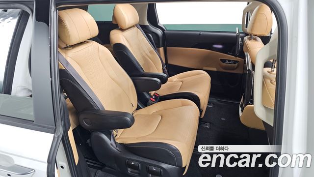 Kia Canival Gasoline 7-Seater Signature