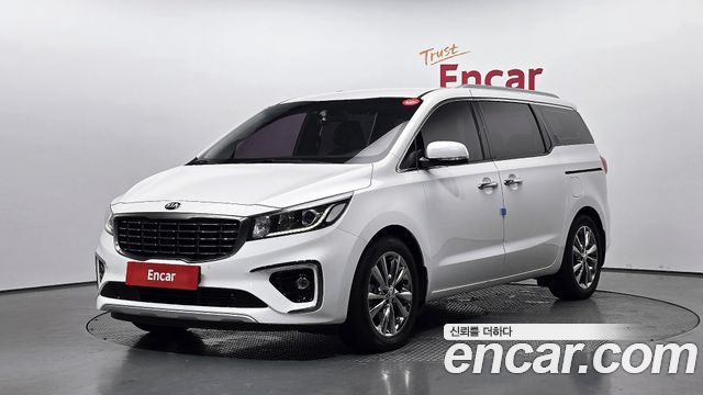 Kia Canival 9-Seater Prstige — photo 1 of 20