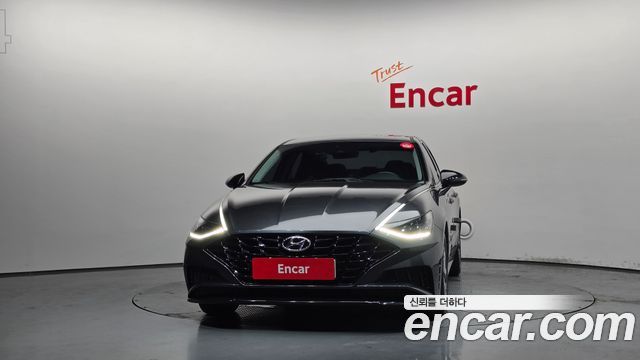 Hyundai Sonata 2.0 — photo 1 of 32