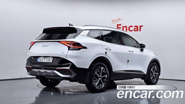 Kia Sportage Signature 2WD — photo 1 of 37
