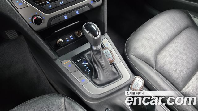 Hyundai AVANTE 1.6 GDI Value Plus — photo 1 of 30