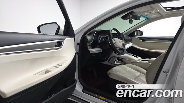 Hyundai Grandeur 2.5 — photo 1 of 40