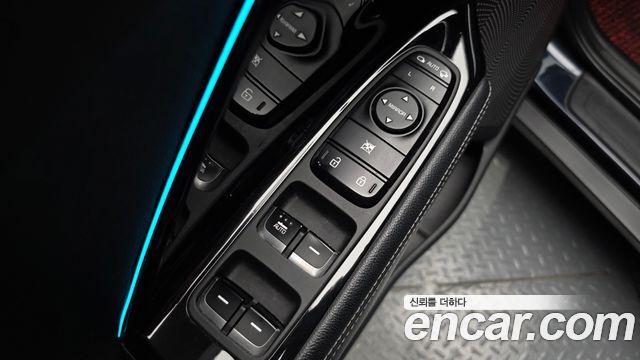 Kia Niro Prestige — photo 1 of 29