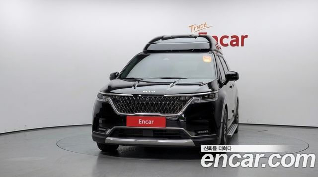 Kia Canival Diesel 9-Seater Hi-Limousine — photo 1 of 32