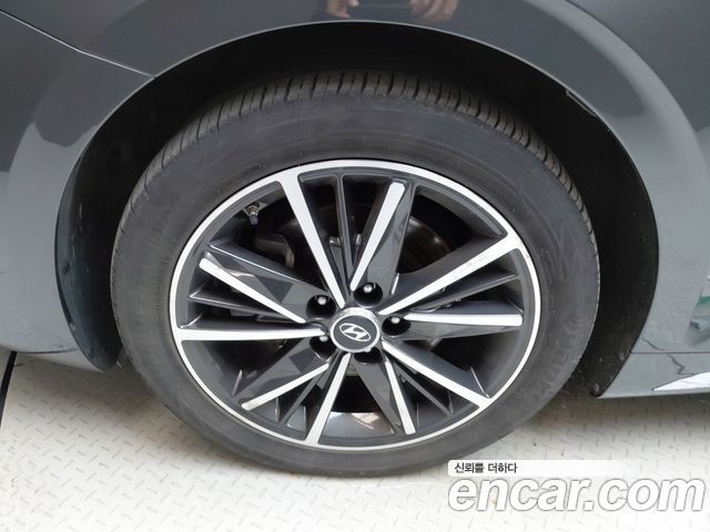 Hyundai Grandeur 2.5 — photo 1 of 28