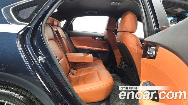 Kia K3 1.6 — photo 1 of 37