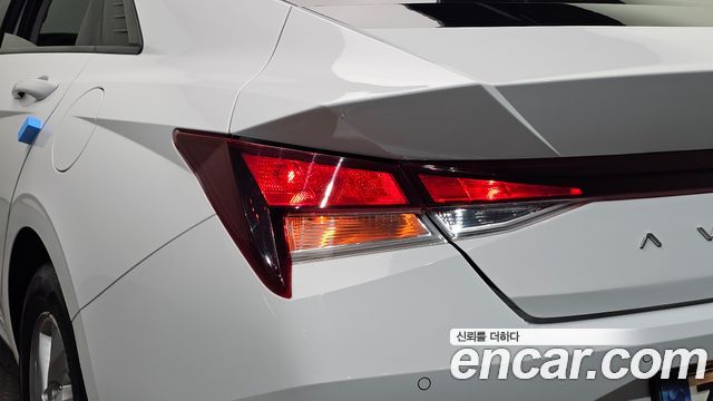 Hyundai AVANTE 1.6 — photo 1 of 30