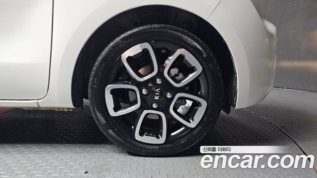 Kia RAY Luxury — photo 1 of 30