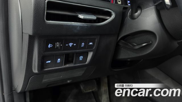 Hyundai Sonata 2.0 — photo 1 of 33