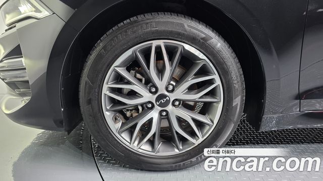 Kia K5 2.0 — photo 1 of 30