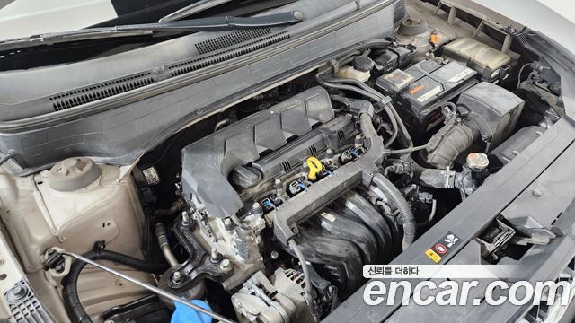Hyundai Venue 1.6 Flux — photo 1 of 31