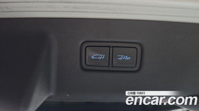 Hyundai Staria L3.5 Lounge 7-Seater — photo 1 of 20