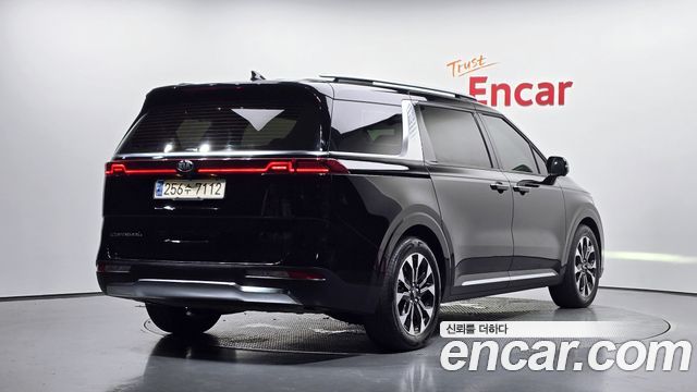 Kia Canival Gasoline 9-Seater Signature — photo 1 of 31