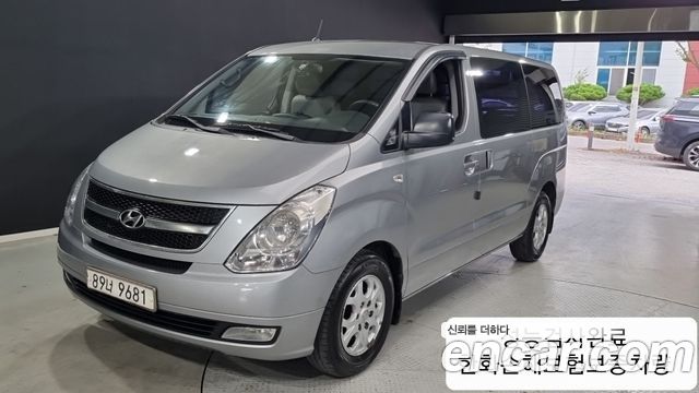 Hyundai Starex 3-Seater VAN — photo 1 of 17