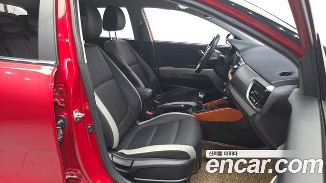Kia Stonic Diesel 1.6 — photo 1 of 30