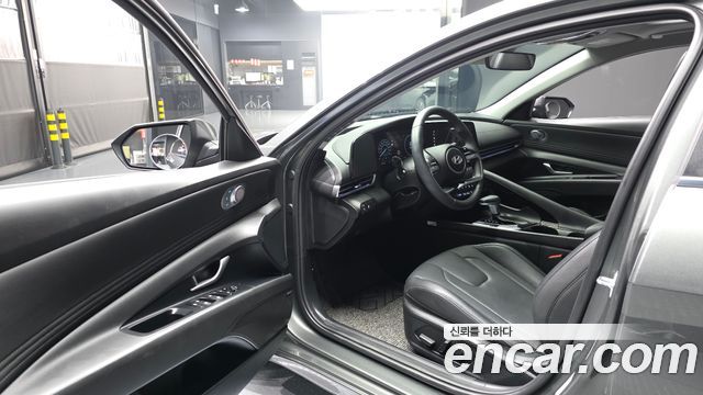 Hyundai AVANTE 1.6 — photo 1 of 33