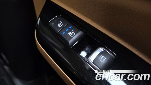 Kia Canival Gasoline 9-Seater Signature — photo 1 of 35