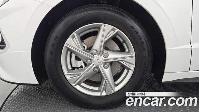 Hyundai Sonata 2.0 — photo 1 of 36