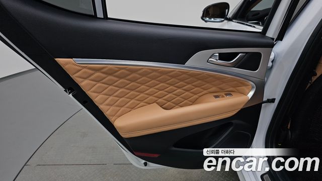 Genesis G70 Gasoline 2.5T 2WD — photo 1 of 35