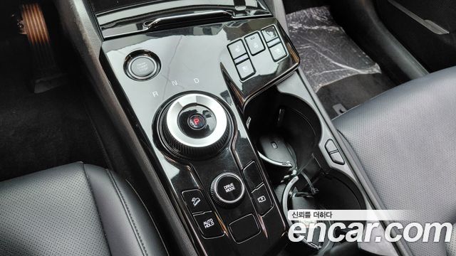Kia Sportage Prestige 2WD — photo 1 of 30